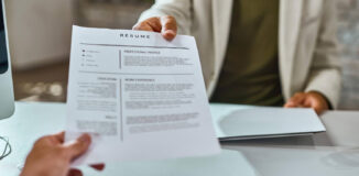 Як правильно скласти резюме для роботи за кордоном?