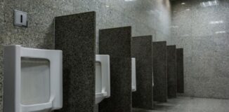 Dlaczego przegrody pisuarowe zwiększają komfort i higienę użytkowników?