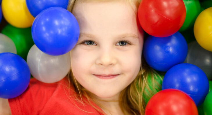 Tor kulkowy dla dzieci – czy warto kupić jako pomoc edukacyjną?