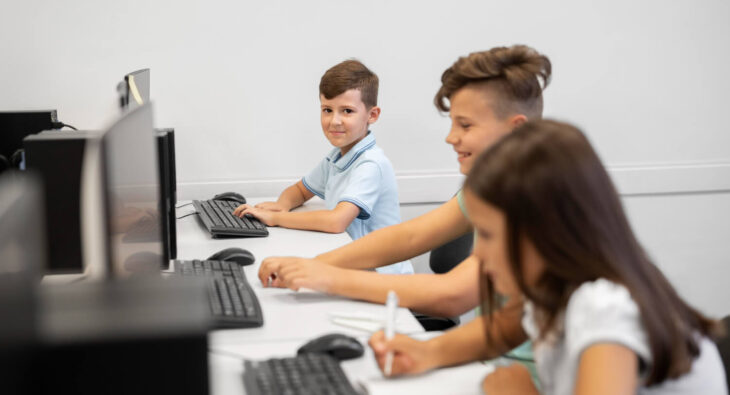 Korzyści z używania cyfrowych podręczników w szkołach