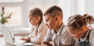 Jak cyfrowe materiały wspierają naukę najmłodszych?