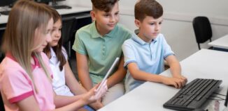 Jakie kompetencje cyfrowe rozwijają podręczniki do informatyki?