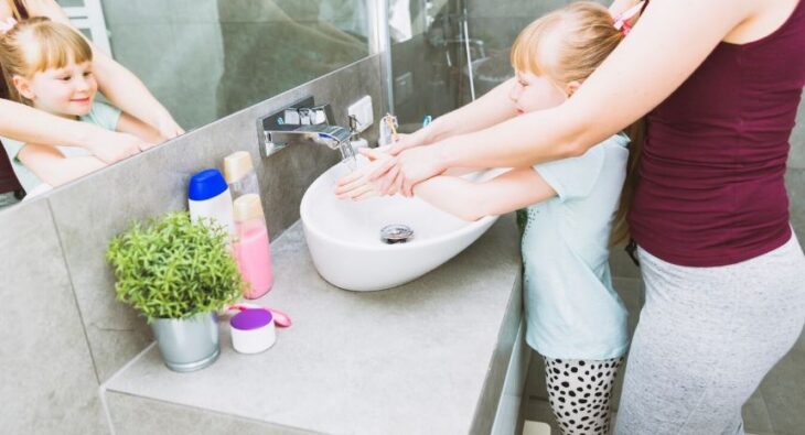 Czysto i pięknie: sekrety utrzymania idealnej higieny i estetyki w publicznych kabinach sanitarnych