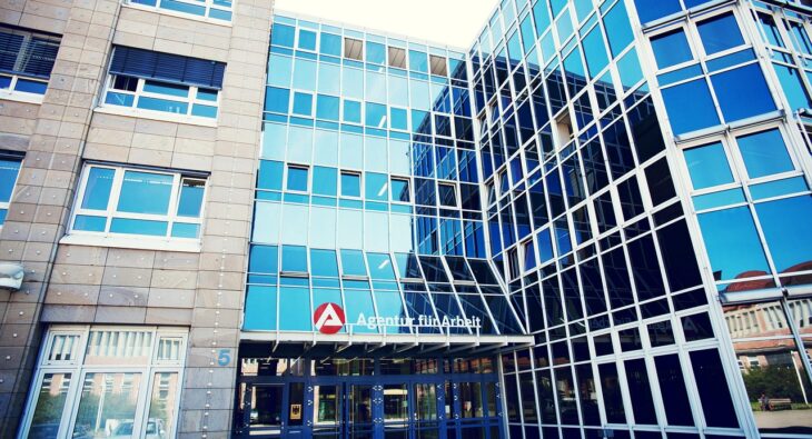 5 Clés pour Embaucher un Travailleur Étranger en France : Votre Agence de Recrutement peut-elle tout Gérer ?